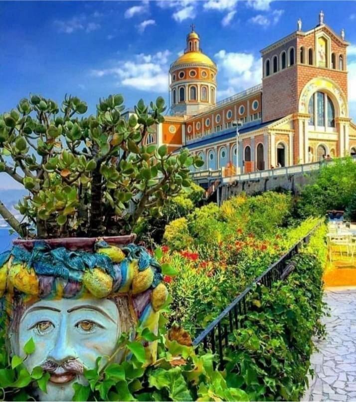 Milazzo: La Porta Delle Eolie Bed & Breakfast Exterior photo