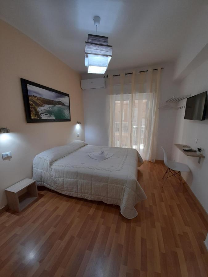 Milazzo: La Porta Delle Eolie Bed & Breakfast Room photo